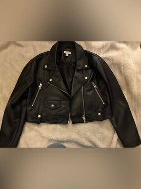 Top shop Faux Leather Moto Jacket - Classic Biker Style Cropped Size 4